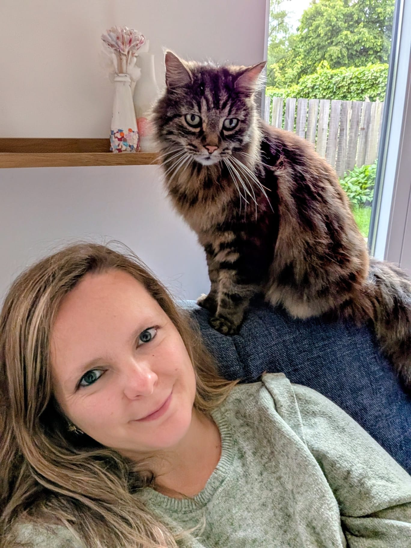 Sylvie Mc Manus van Manus & Poot met een kat